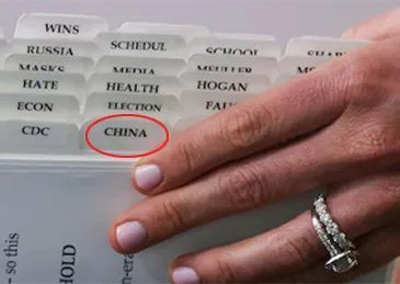 特朗普|白宫发言人的神秘文件夹，一眼看到“china”