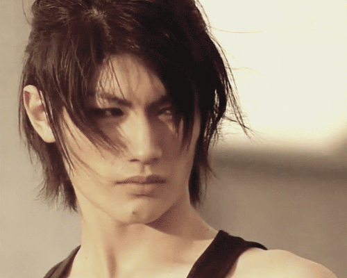 英国报姐|和新垣结衣一起惹哭全亚洲的绝美少年,上吊身亡了……