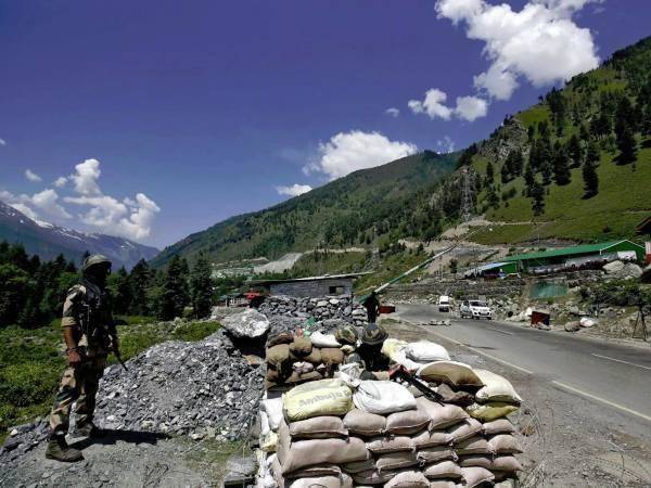 国际社会|东线也不安宁！印度在伪阿鲁纳恰尔邦急修边境军用公路