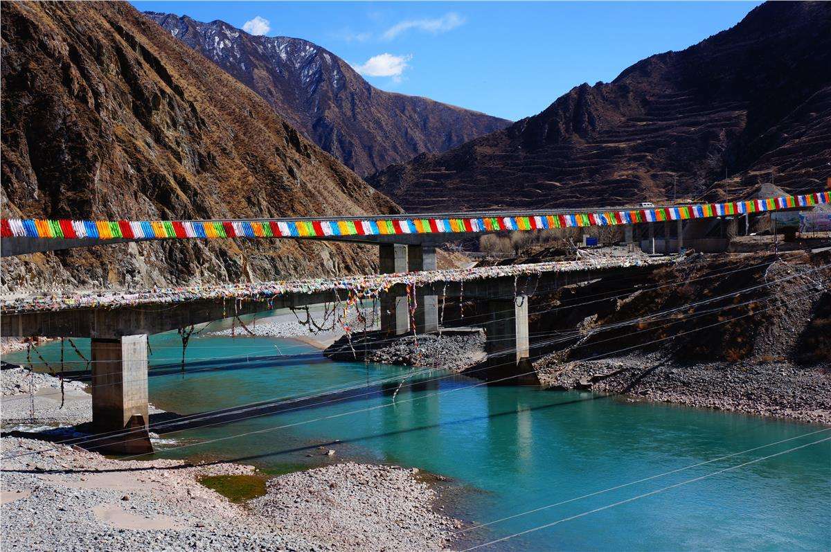 长江|长江是怎样的一条河流，为什么经常发生洪灾？