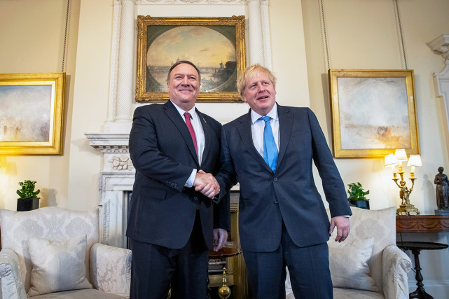 环球时报|儿子被美外交官妻子开车撞死 英国母亲寄希望蓬佩奥访英