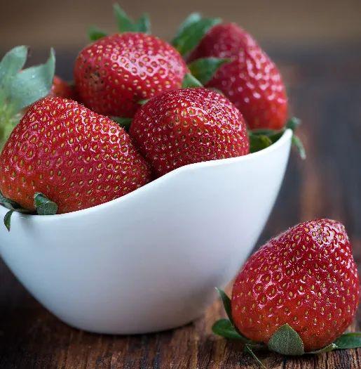 水果营养|水果营养排行榜：维C含量最高的水果竟然不是橙子，而是……