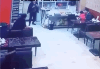 婚姻|女子感染新冠，被丈夫推下5楼：嫁错人，真的会要命