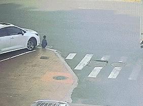 社会|司机刚启动车子，突然从车底传出一声尖叫！