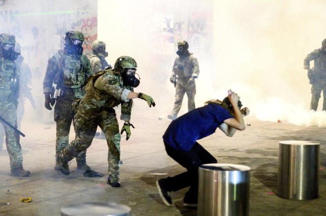 环球时报|混战加剧？美波特兰市长被催泪弹击中，3名警员遭激光照射恐失明