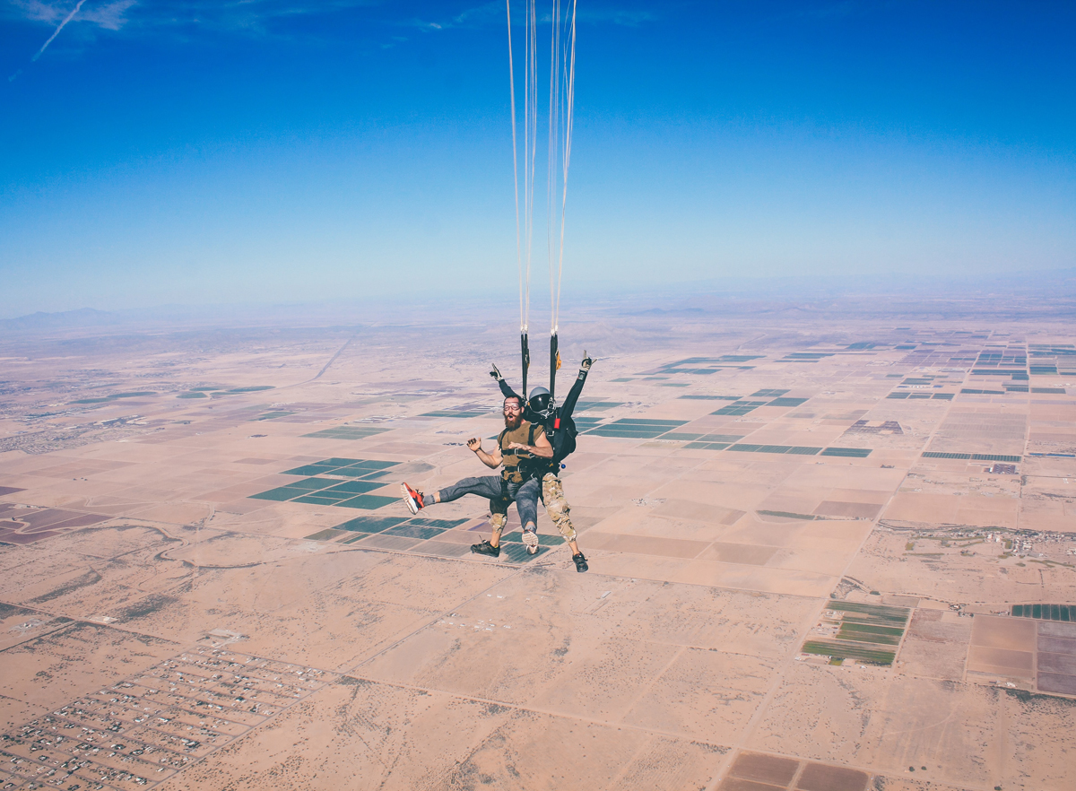 科学|想要摔死一只蚂蚁，需要多高才行？多高恐怕都不行