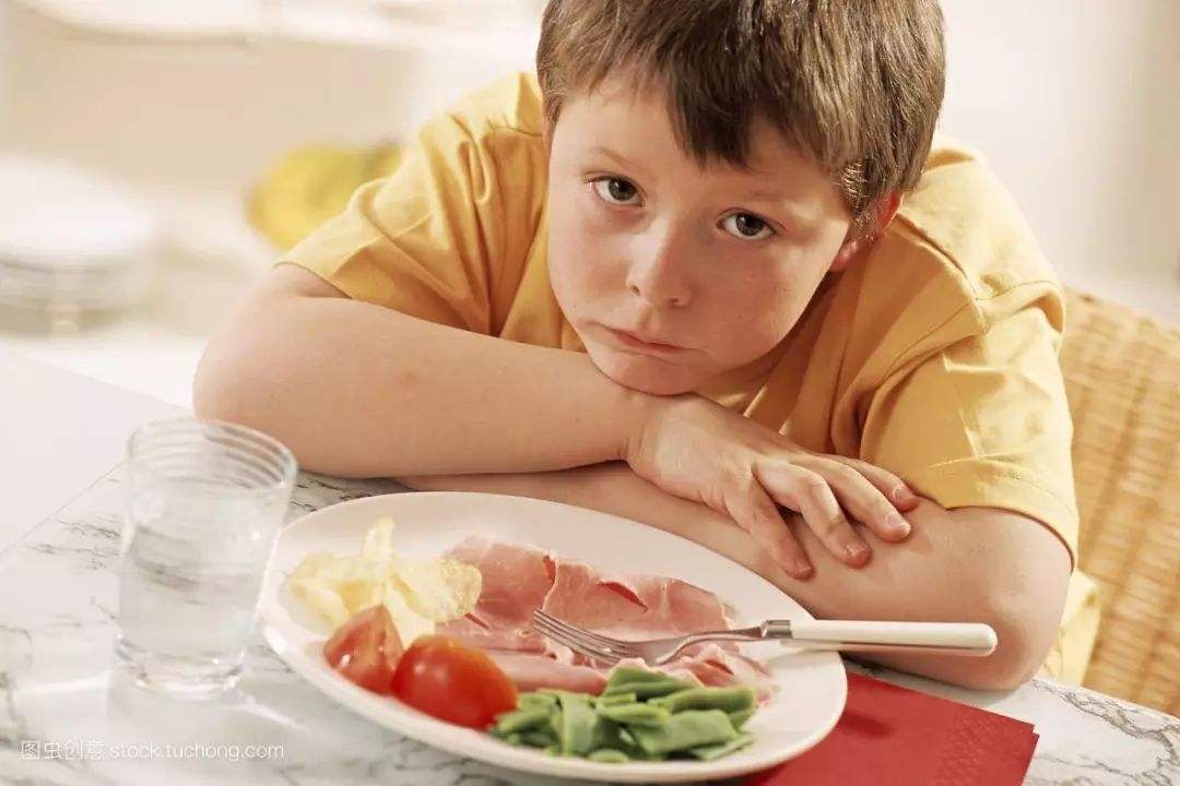 儿童挑食厌食引发营养不良，个子矮问题