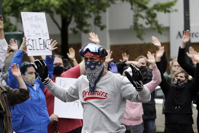 法律|美国法院裁定：媒体必须向警方提供抗议现场视频照片