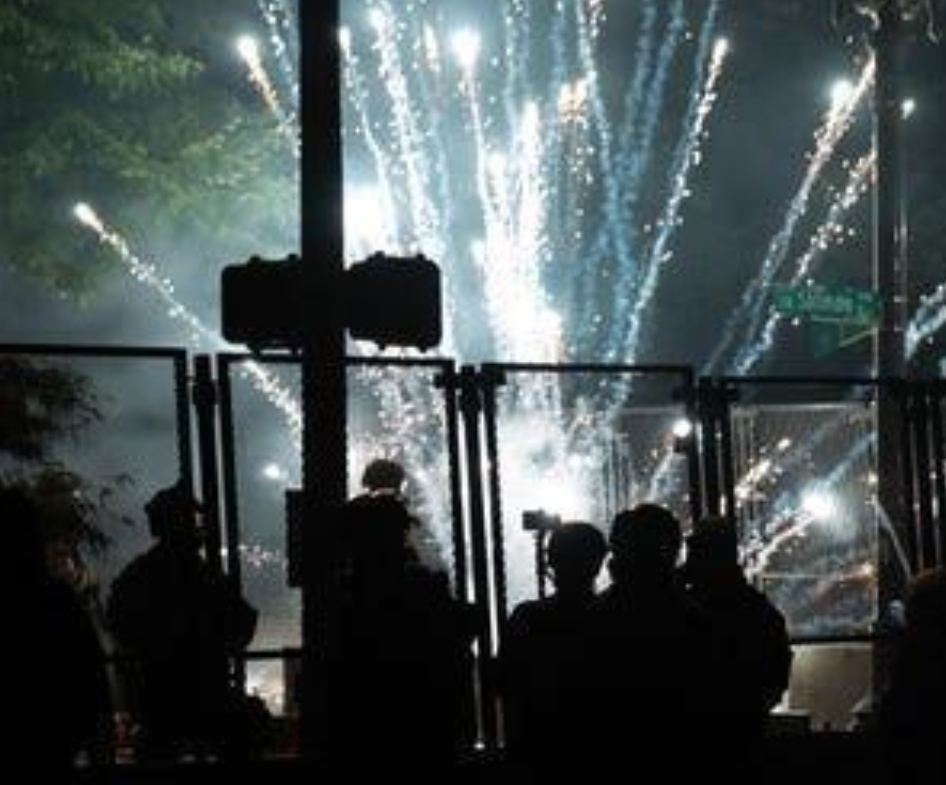 联邦|美国波特兰市抗议活动持续 联邦特工与示威者再起冲突