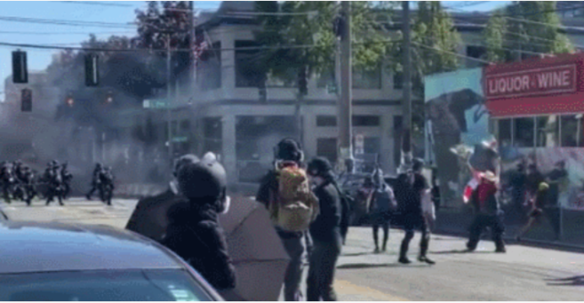 西雅图|西雅图又乱了：抗议者与警方激烈对峙 警方逮捕11人