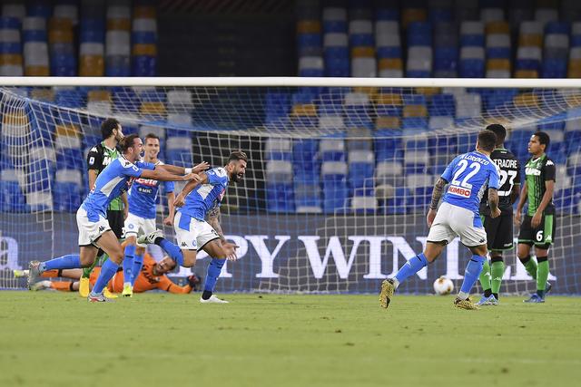 那不勒斯|意甲｜国米胜热那亚重回第二 萨索洛戏剧性负于那不勒斯