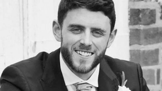 法律|三名青少年杀警后获轻判，冲记者扮鬼脸