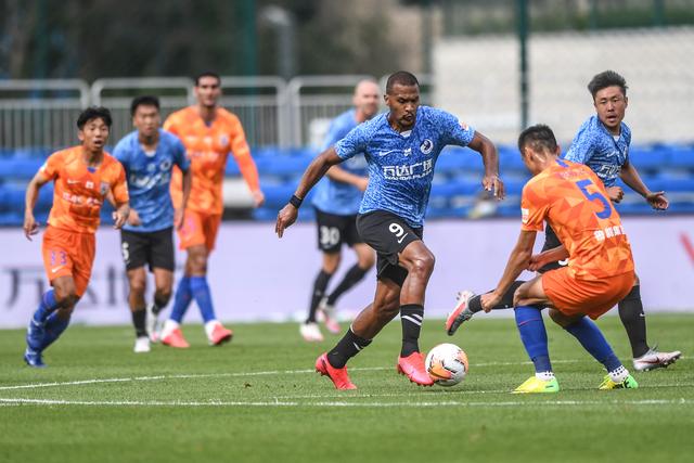 中超|中超｜费莱尼“三头”助鲁能逆转大连人