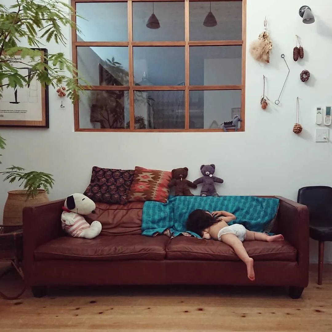 视觉志|“看看一个女孩睡觉的100种姿势”｜百家故事