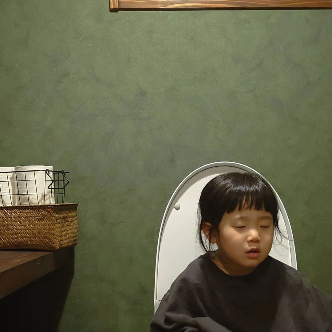 视觉志|“看看一个女孩睡觉的100种姿势”｜百家故事