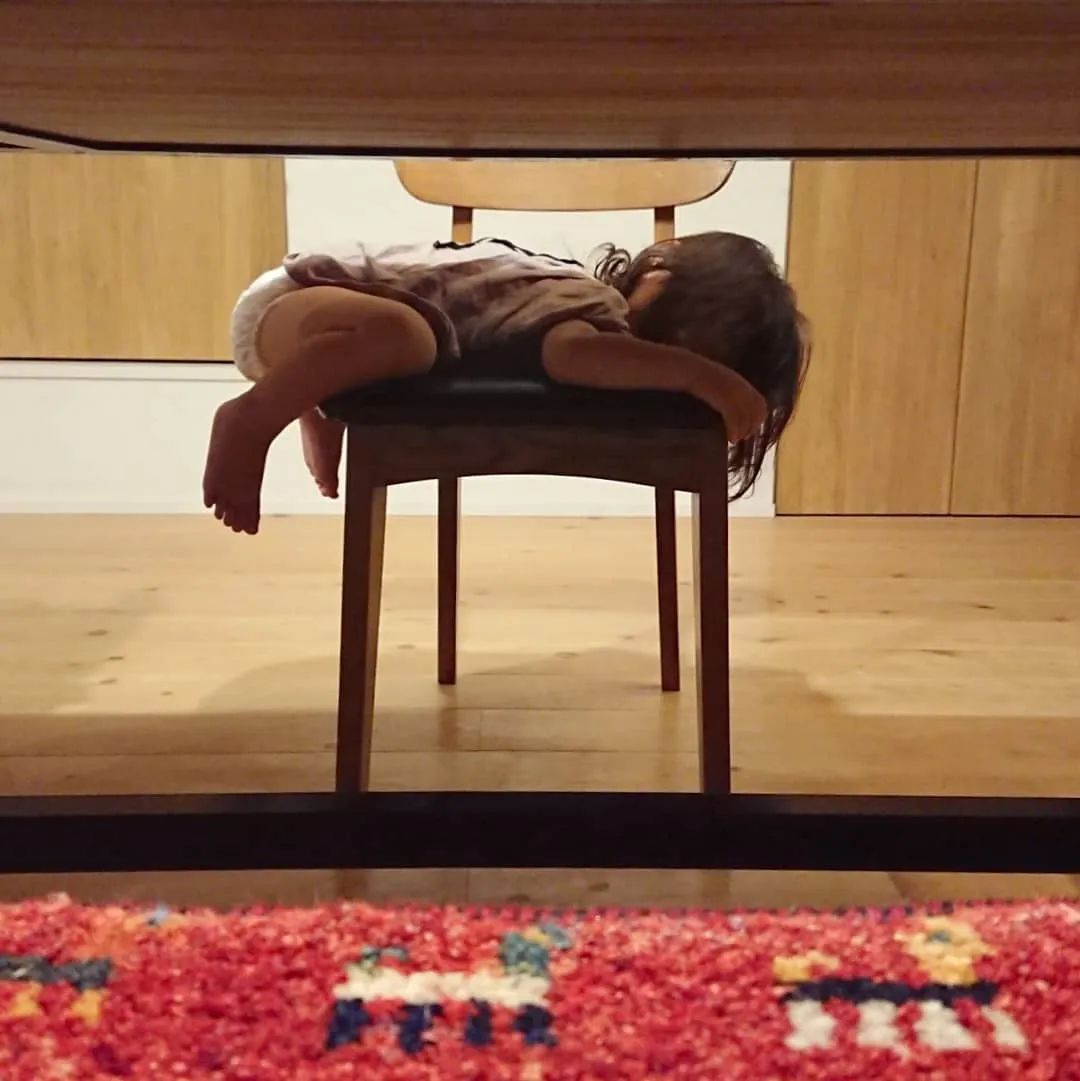 视觉志|“看看一个女孩睡觉的100种姿势”｜百家故事