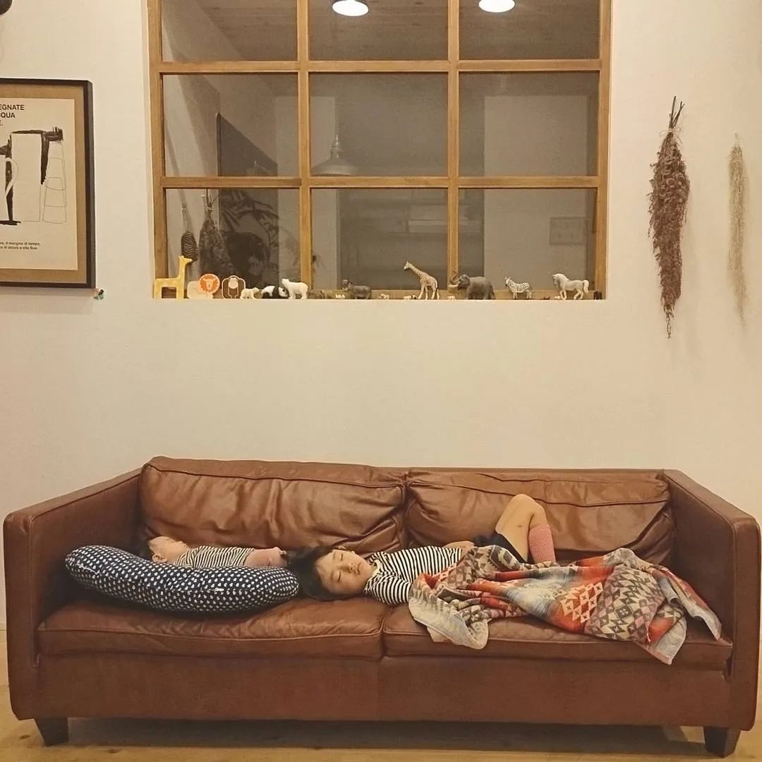 视觉志|“看看一个女孩睡觉的100种姿势”｜百家故事