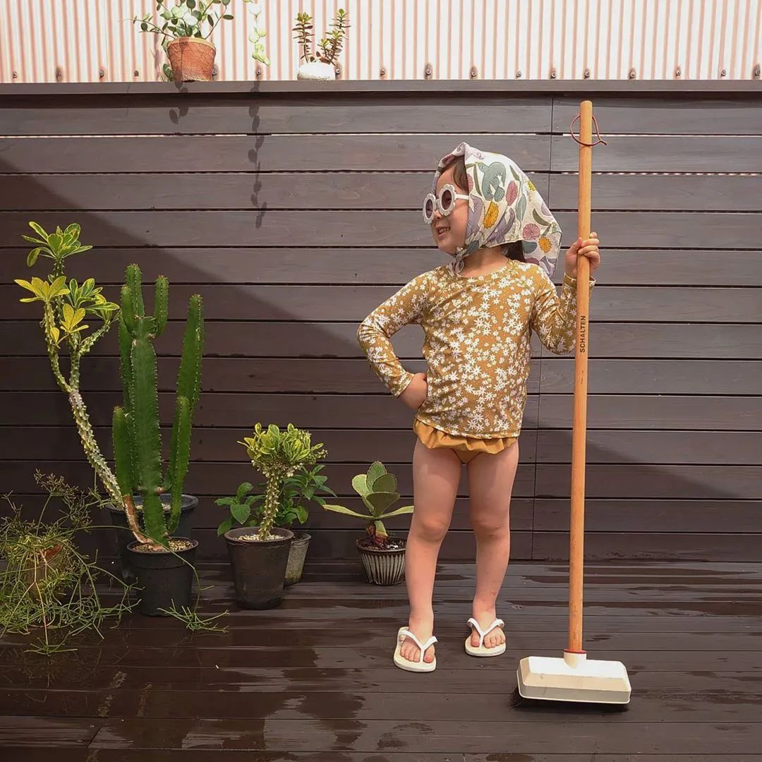 视觉志|“看看一个女孩睡觉的100种姿势”｜百家故事