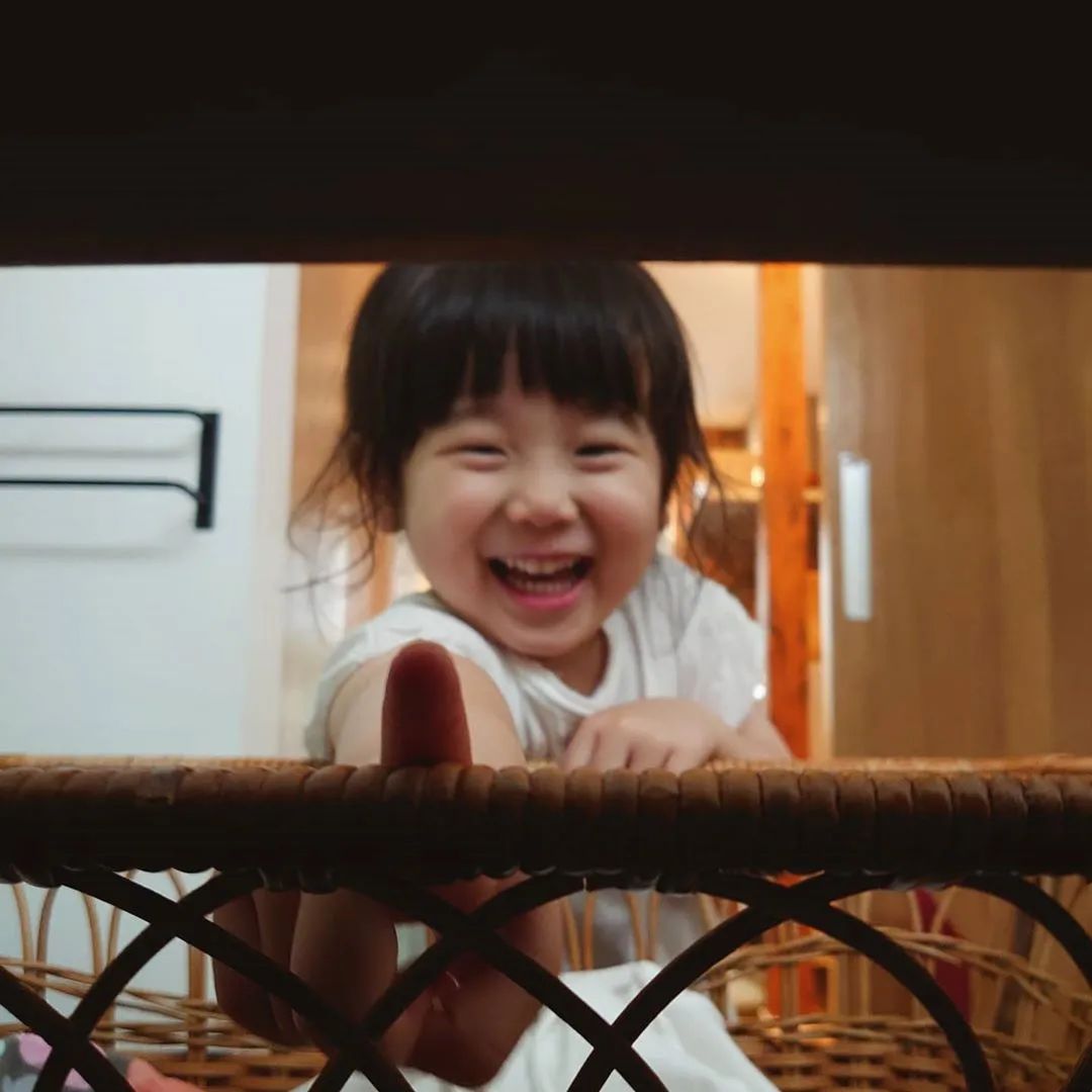 视觉志|“看看一个女孩睡觉的100种姿势”｜百家故事