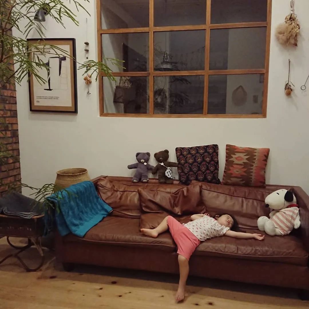 视觉志|“看看一个女孩睡觉的100种姿势”｜百家故事