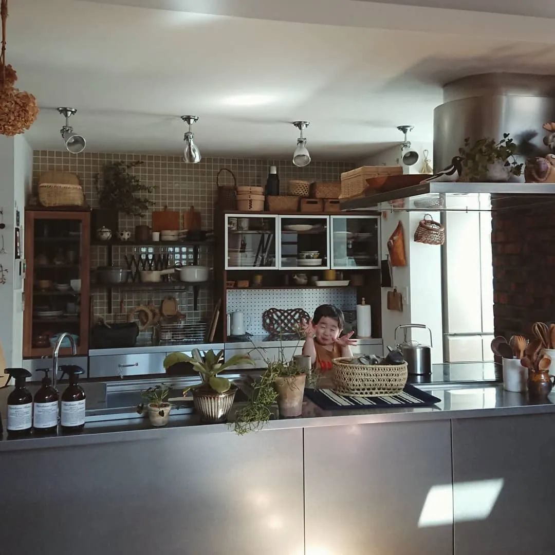 视觉志|“看看一个女孩睡觉的100种姿势”｜百家故事