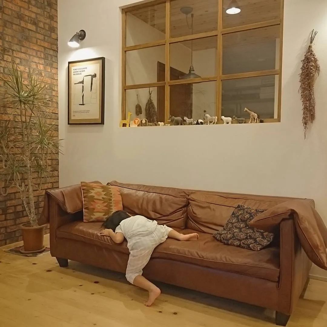 视觉志|“看看一个女孩睡觉的100种姿势”｜百家故事