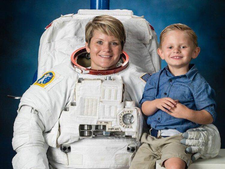 宇航员|中国首位女宇航员刘洋，为何没生育就上太空？