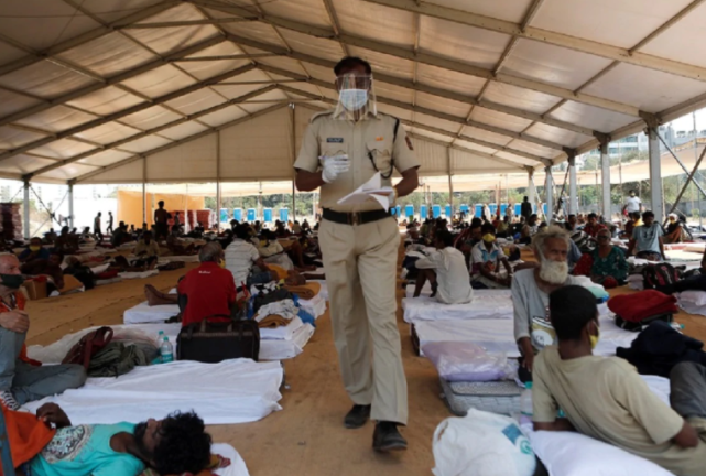 环球时报|印度救护车司机向新冠患者索要高额路费，母子付不起被赶下车