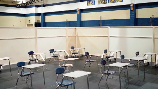 环球时报|美国一高中“高考”俩考生新冠检测阳性，接触者多达200人