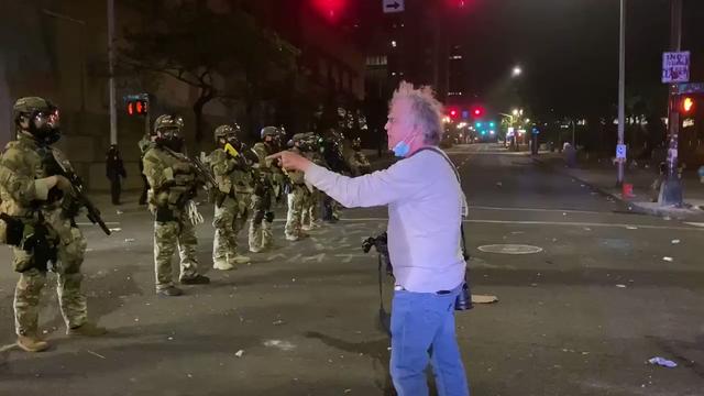 美国警察|向警察喊话却遭喷胡椒喷雾，美越战老兵：美国也曾派我去施暴