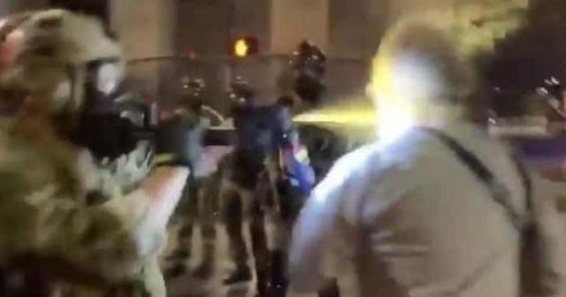 美国警察|向警察喊话却遭喷胡椒喷雾，美越战老兵：美国也曾派我去施暴