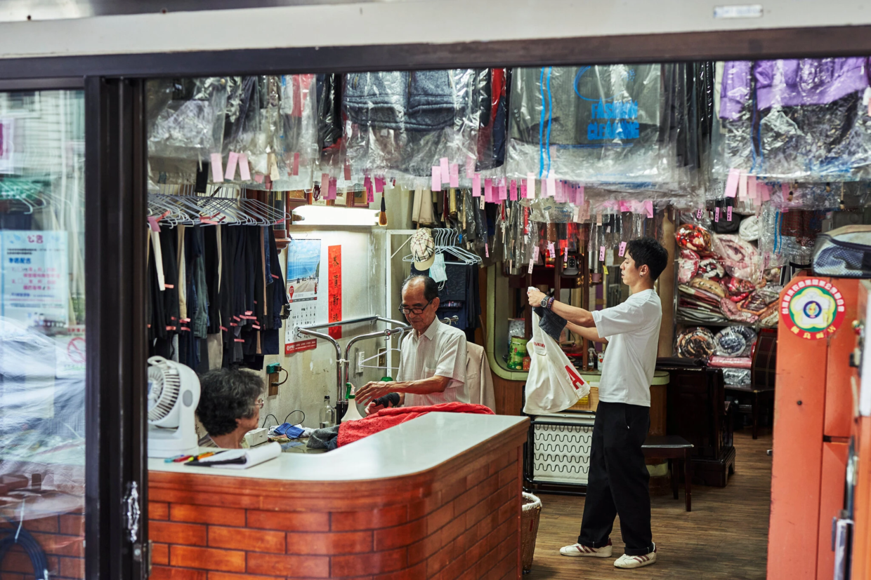 时尚|中国84岁老夫妻惊艳外媒！捡别人不要的衣服，竟搭出时尚大片！