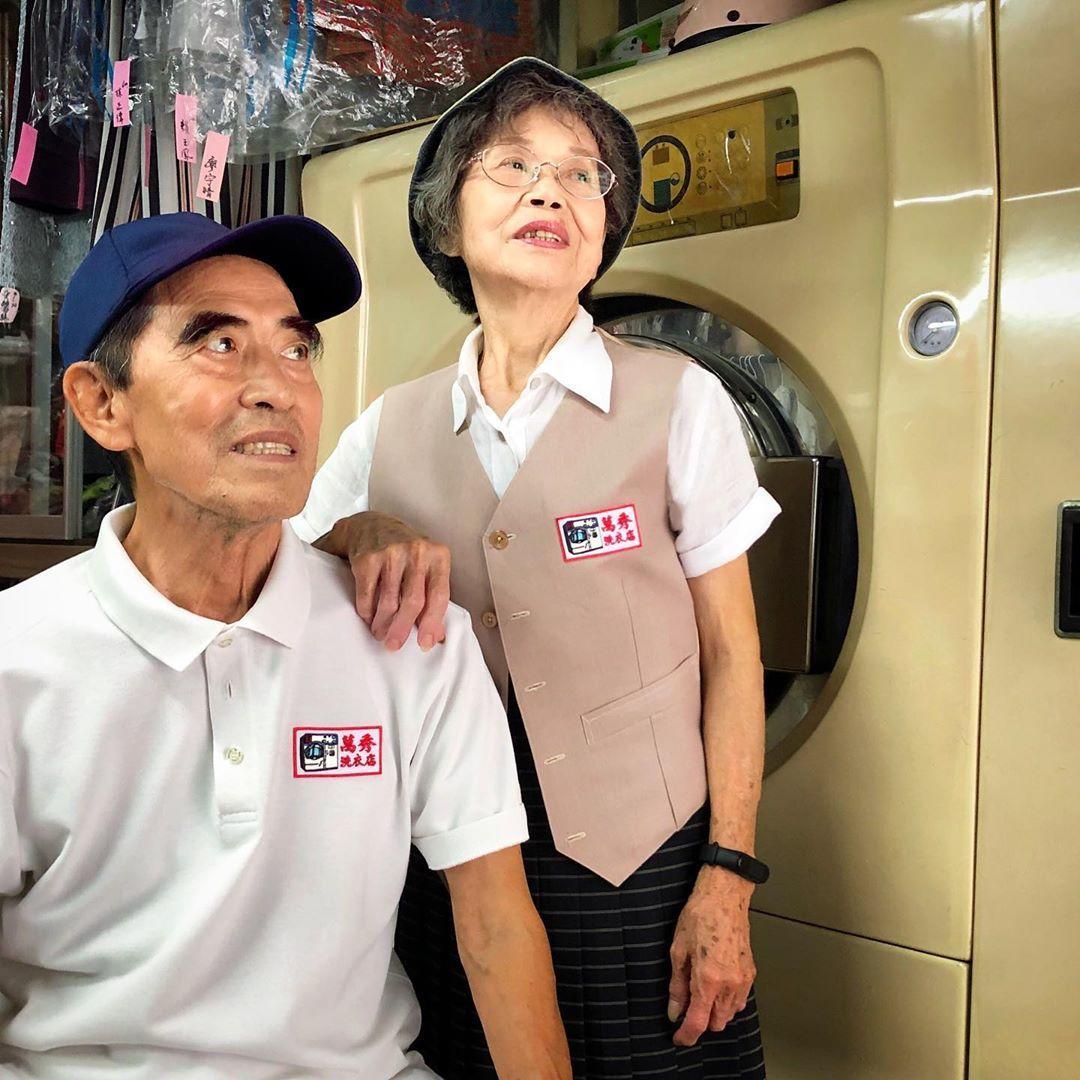 时尚|中国84岁老夫妻惊艳外媒！捡别人不要的衣服，竟搭出时尚大片！