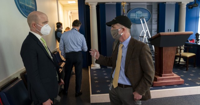 环球时报|特朗普国安顾问确诊新冠，美国专家：再不采取措施谁都不安全