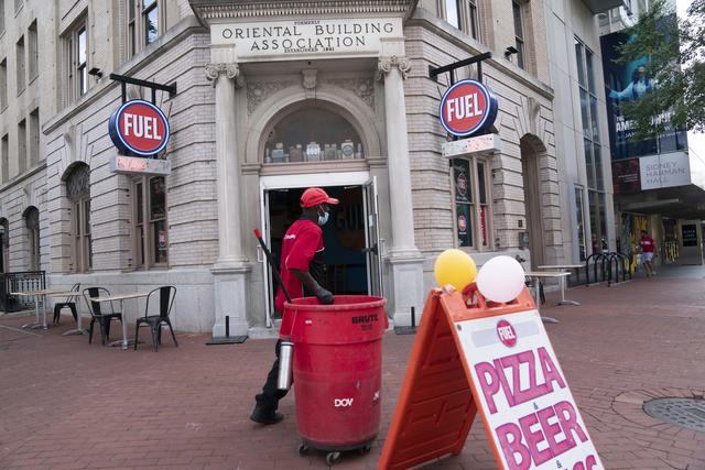 新华社新媒体|美国经济笔记｜疫情拖垮多少美国企业