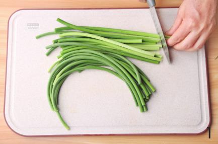 煸炒|蒜薹和它一起炒,不用放肉,味道更鲜香,小朋友特别喜欢吃