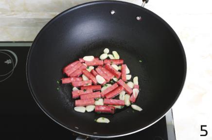 煸炒|蒜薹和它一起炒,不用放肉,味道更鲜香,小朋友特别喜欢吃