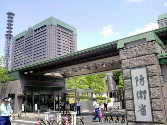 环球时报|贴身警卫官感染新冠，日本防相河野太郎取消行程