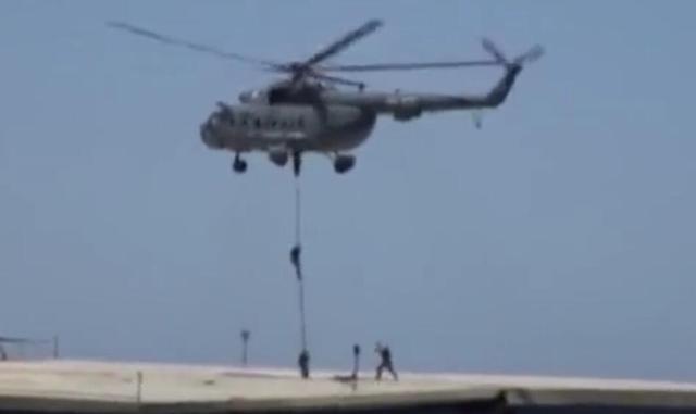 航母|伊朗演练攻击“美国航母”：导弹击中后派快艇围住 特种部队索降登舰