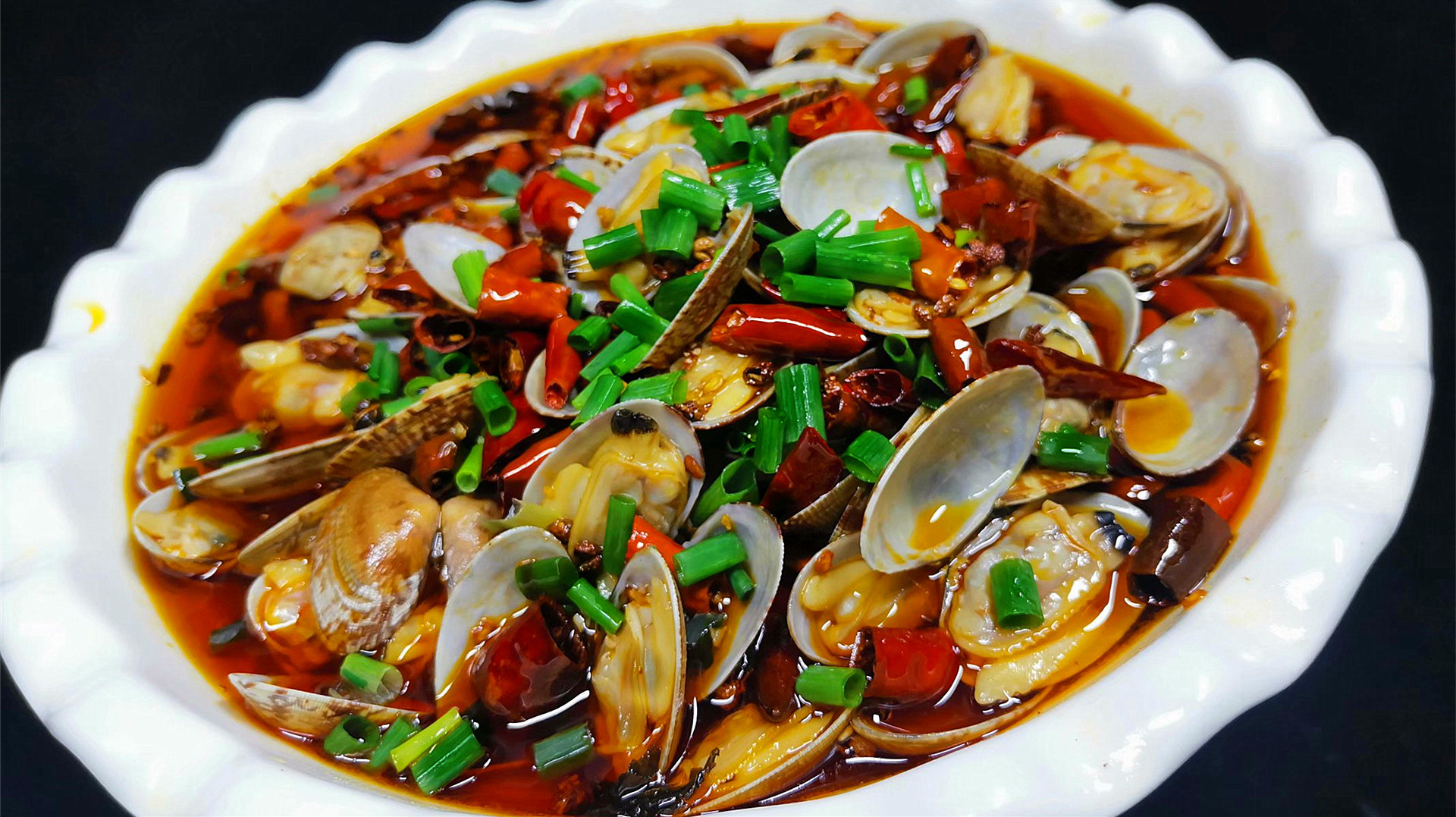 大厨分享麻辣肥蛤小海鲜最好吃的做法开水一煮油一浇就上桌