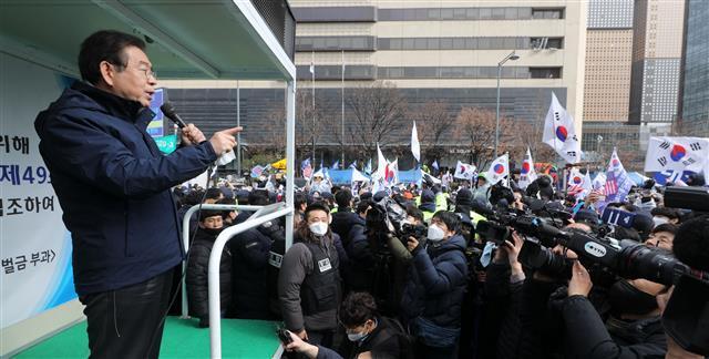 中国小康网|韩国89岁新天地会长凌晨被批捕！曾遭首尔市长施压跪地谢罪