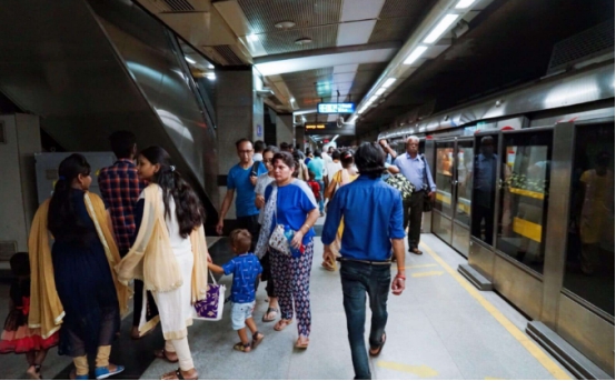 Hi走啦|印度首都新德里地铁，让外地人忍不住怀疑，这到底是不是在印度？
