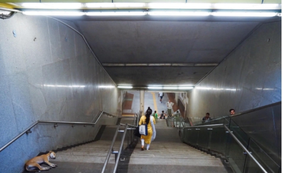 Hi走啦|印度首都新德里地铁，让外地人忍不住怀疑，这到底是不是在印度？