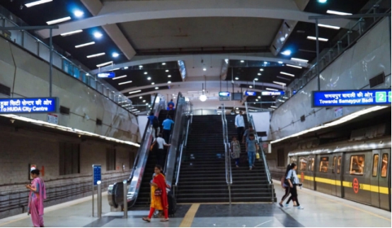 Hi走啦|印度首都新德里地铁，让外地人忍不住怀疑，这到底是不是在印度？