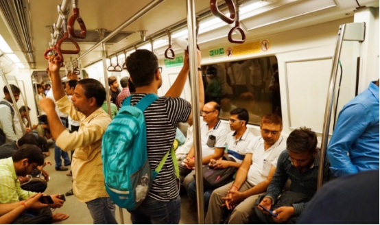 Hi走啦|印度首都新德里地铁，让外地人忍不住怀疑，这到底是不是在印度？