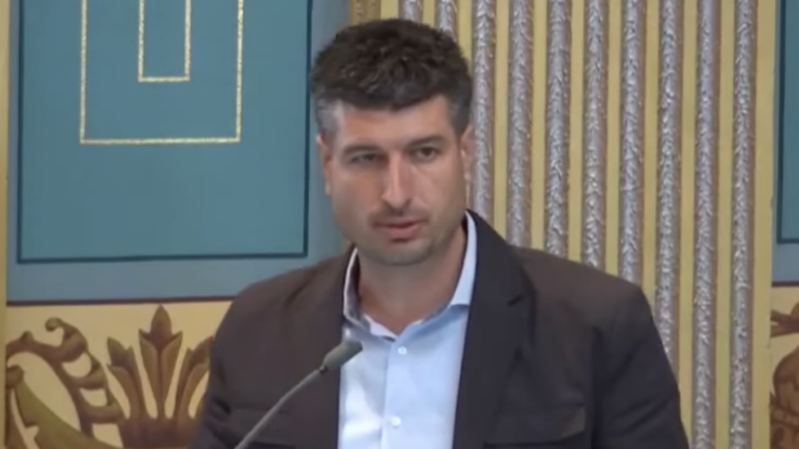 环球时报|美议员呼吁限制州长权力并重新开放经济 如今感染新冠病毒