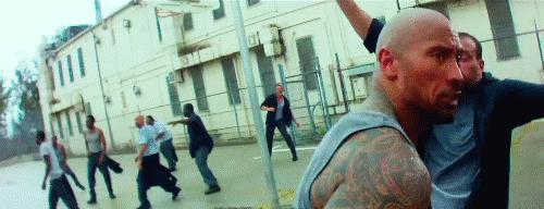 网络交友|@宅男网友：怕了吗？这个花臂大哥就是你乖巧可爱的女网友