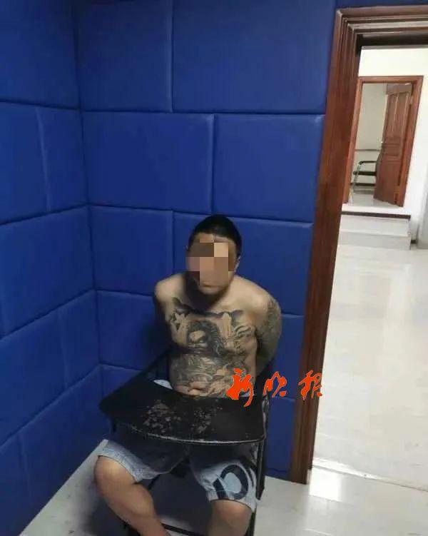 网络交友|@宅男网友：怕了吗？这个花臂大哥就是你乖巧可爱的女网友