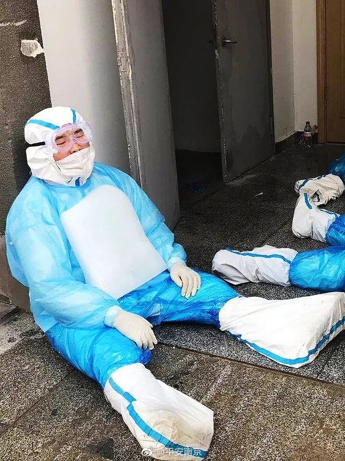 社会|“抱冰男孩”，火了！