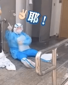 社会|“抱冰男孩”，火了！